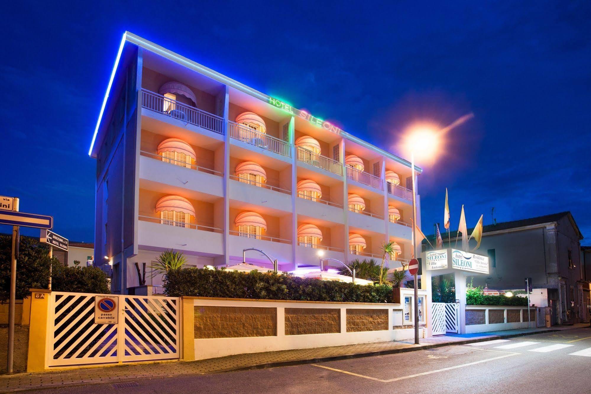 מרינה די צ'צ'ינה Hotel Sileoni מראה חיצוני תמונה